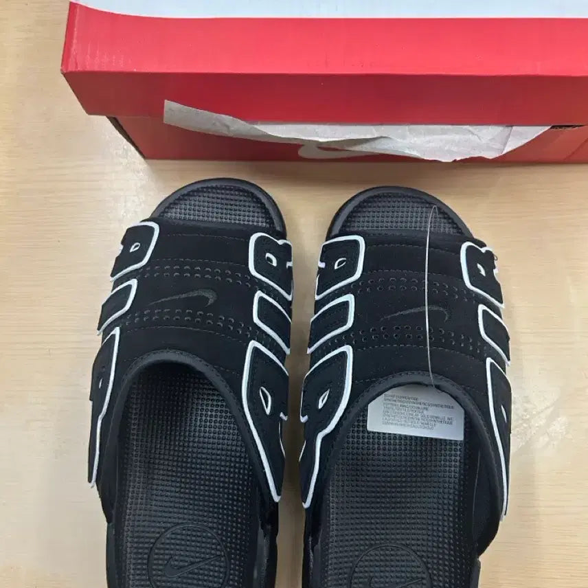[BUNJANG] Nike Air More Uptempo Slide Black White 240 Sandals / (새상품) 나이키 에어 모어 업템포 슬라이드 블랙 화이트 240