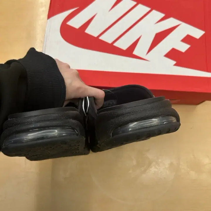 [BUNJANG] Nike Air More Uptempo Slide Black White 240 Sandals / (새상품) 나이키 에어 모어 업템포 슬라이드 블랙 화이트 240