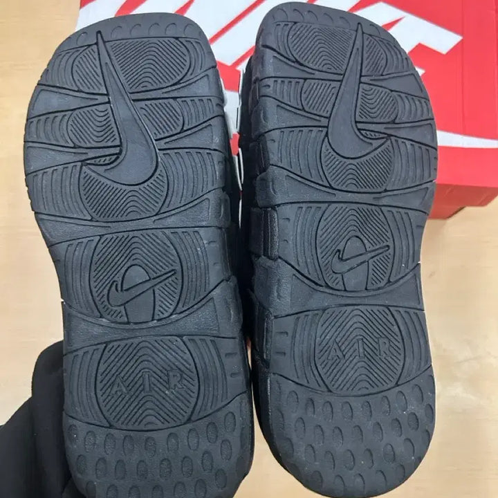 [BUNJANG] Nike Air More Uptempo Slide Black White 240 Sandals / (새상품) 나이키 에어 모어 업템포 슬라이드 블랙 화이트 240