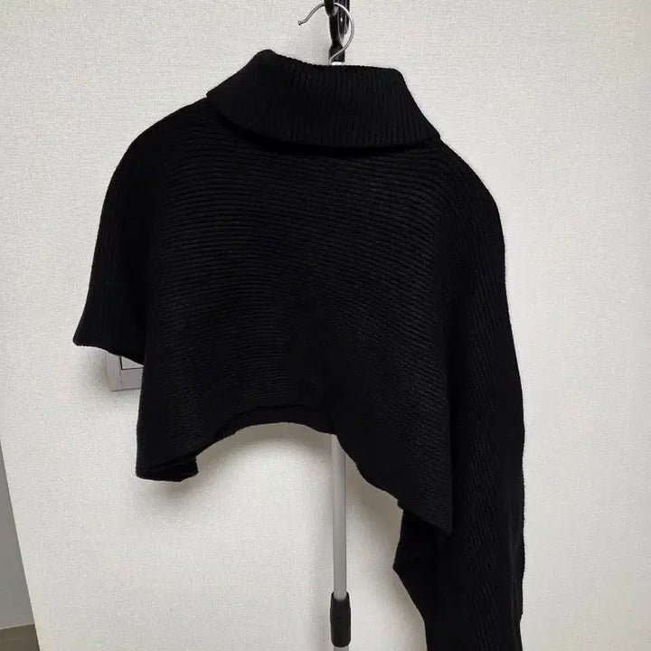 [BUNJANG] Black Turtleneck Knit Shawl Cape / 블랙 터틀넥 니트 숄 망토