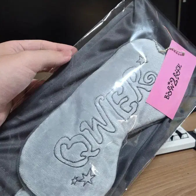 [BUNJANG] QWER 2nd Anniversary Sleep Mask / QWER 2주년 팝업 수면안대