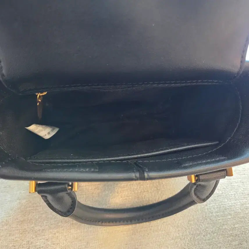 [BUNJANG] Charles &amp; Keith Mini Crossbody Tote Bag / 찰스앤키스 블랙 미니 크로스백 토트백