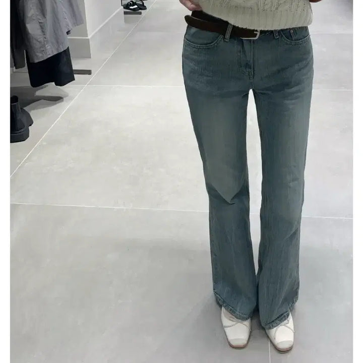 [BUNJANG] Zenio Mia Low-Rise Bootcut Denim Jeans / 제니오 미아 로우라이즈 부츠컷 데님 블루그레이 M