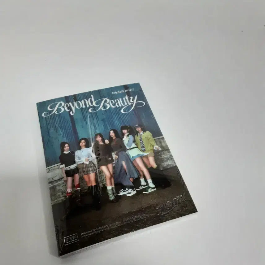 [BUNJANG] tripleS msn2 Beyond Beauty Album / tripleS msn2 Beyond Beauty 앨범