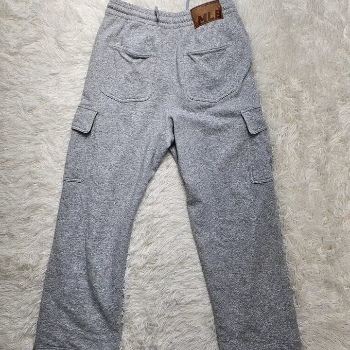 [BUNJANG] MLB Grey Logo Detail Cargo Jogger Pants / 엠엘비 회색 로고 포인트 카고 조거팬츠