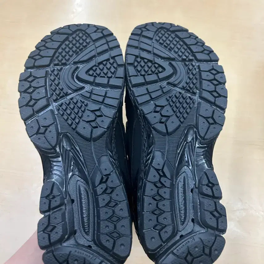 [SOLD OUT] (새상품)260 뉴발란스 1906L 블랙