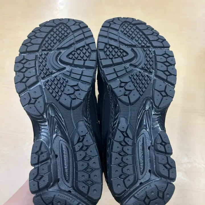 [SOLD OUT] (새상품)260 뉴발란스 1906L 블랙