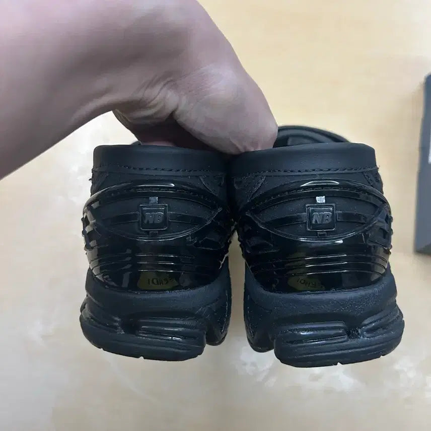 [SOLD OUT] (새상품)260 뉴발란스 1906L 블랙