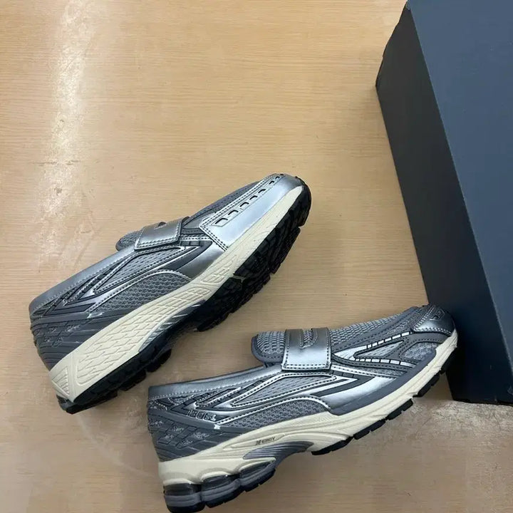 [BUNJANG] New Balance 1906L Gray Silver Sneakers / (새상품) 260 사이즈 뉴발란스 1906L 그레이 실버