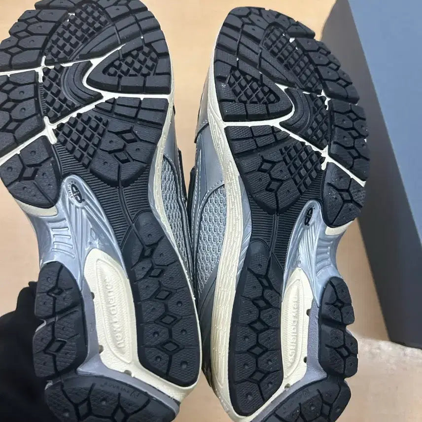 [BUNJANG] New Balance 1906L Gray Silver Sneakers / (새상품) 260 사이즈 뉴발란스 1906L 그레이 실버