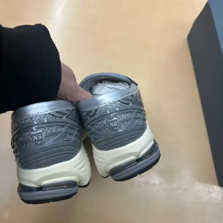 [BUNJANG] New Balance 1906L Gray Silver Sneakers / (새상품) 260 사이즈 뉴발란스 1906L 그레이 실버