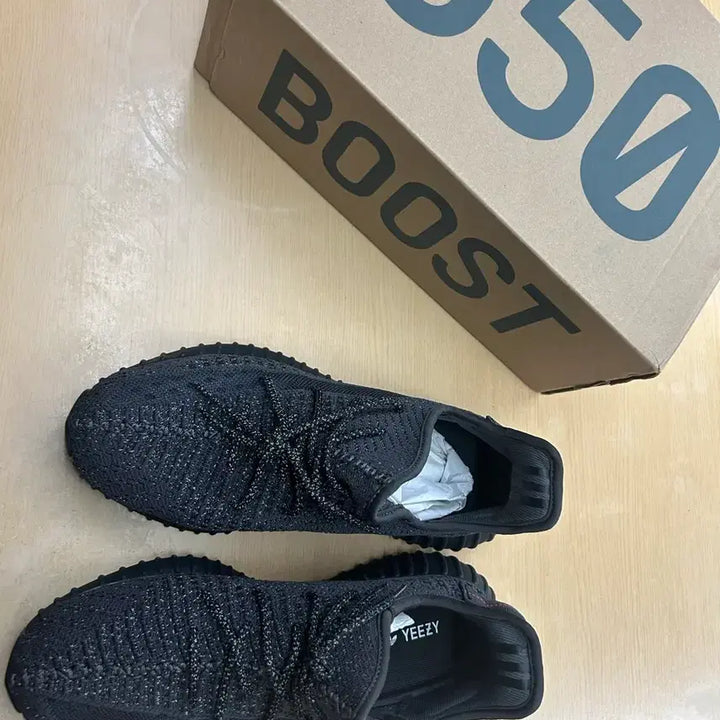 [BUNJANG] Adidas Yeezy Boost 350 V2 Black - Non-Reflective Sneakers / (새상품) 285 아디다스 이지 부스트 350 V2 블랙 - 논리플렉티브