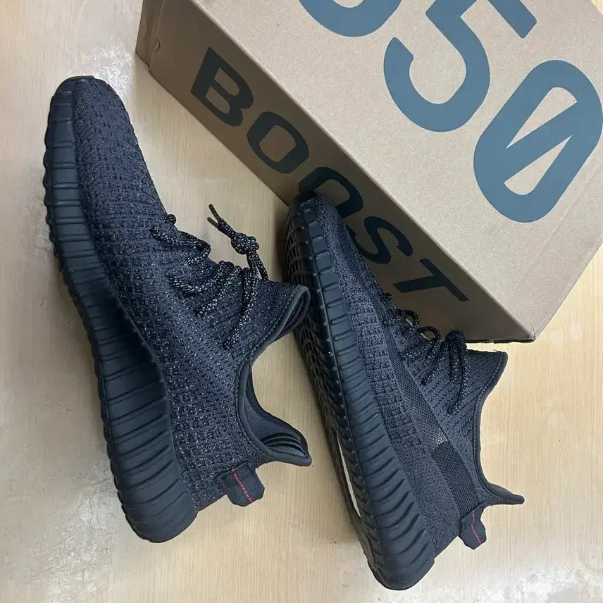 [BUNJANG] Adidas Yeezy Boost 350 V2 Black - Non-Reflective Sneakers / (새상품) 285 아디다스 이지 부스트 350 V2 블랙 - 논리플렉티브