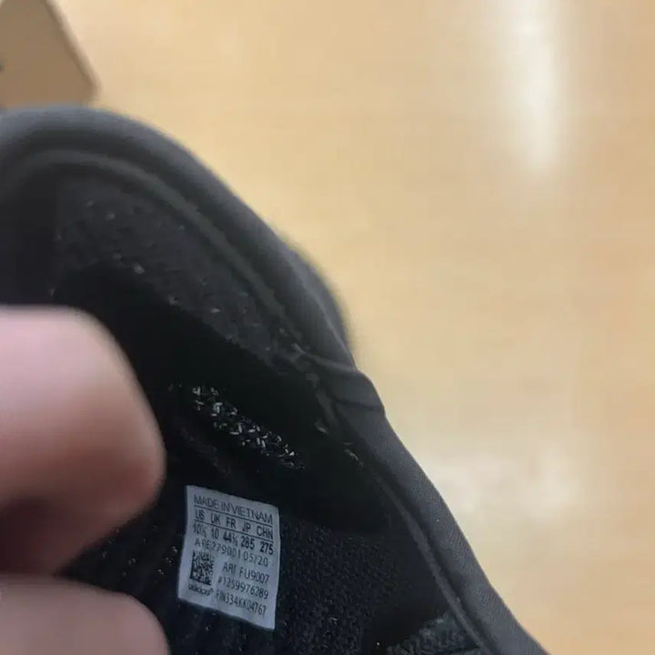[BUNJANG] Adidas Yeezy Boost 350 V2 Black - Non-Reflective Sneakers / (새상품) 285 아디다스 이지 부스트 350 V2 블랙 - 논리플렉티브