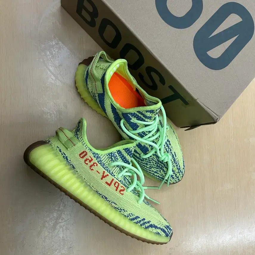 [BUNJANG] Adidas Yeezy Boost 350 V2 Frozen Yellow Sneakers / (새상품) 255 아디다스 이지 부스트 350 V2 프로즌 옐로우