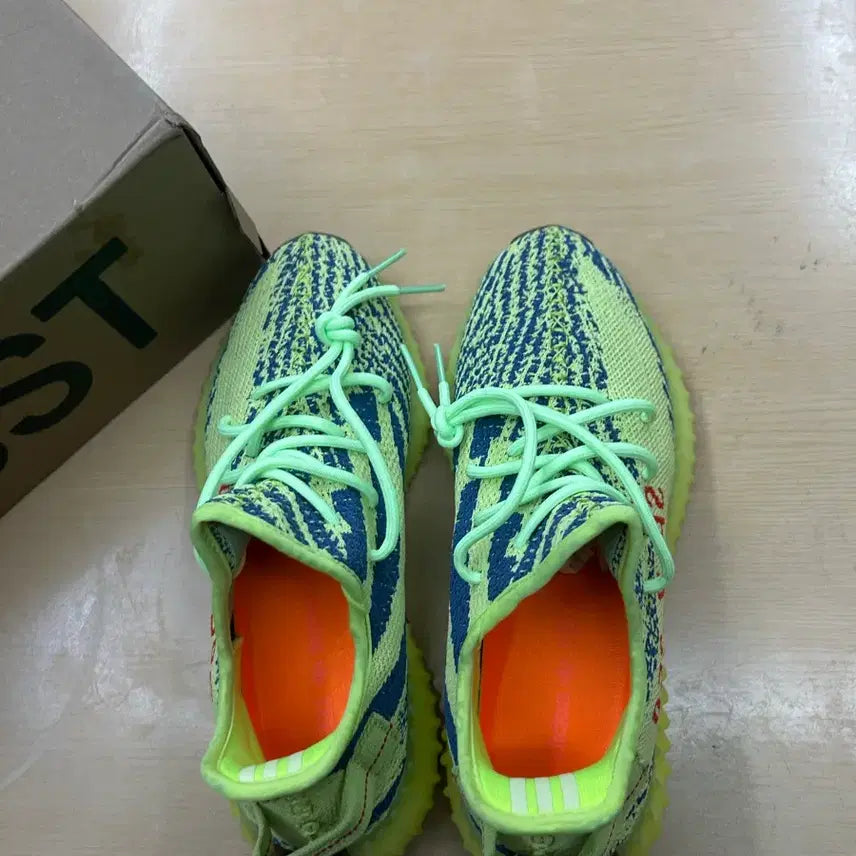 [BUNJANG] Adidas Yeezy Boost 350 V2 Frozen Yellow Sneakers / (새상품) 255 아디다스 이지 부스트 350 V2 프로즌 옐로우