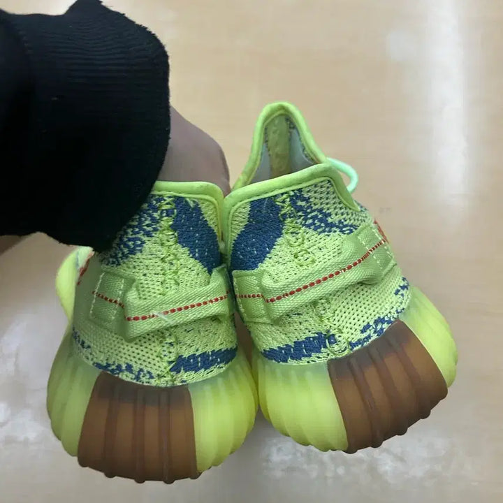 [BUNJANG] Adidas Yeezy Boost 350 V2 Frozen Yellow Sneakers / (새상품) 255 아디다스 이지 부스트 350 V2 프로즌 옐로우
