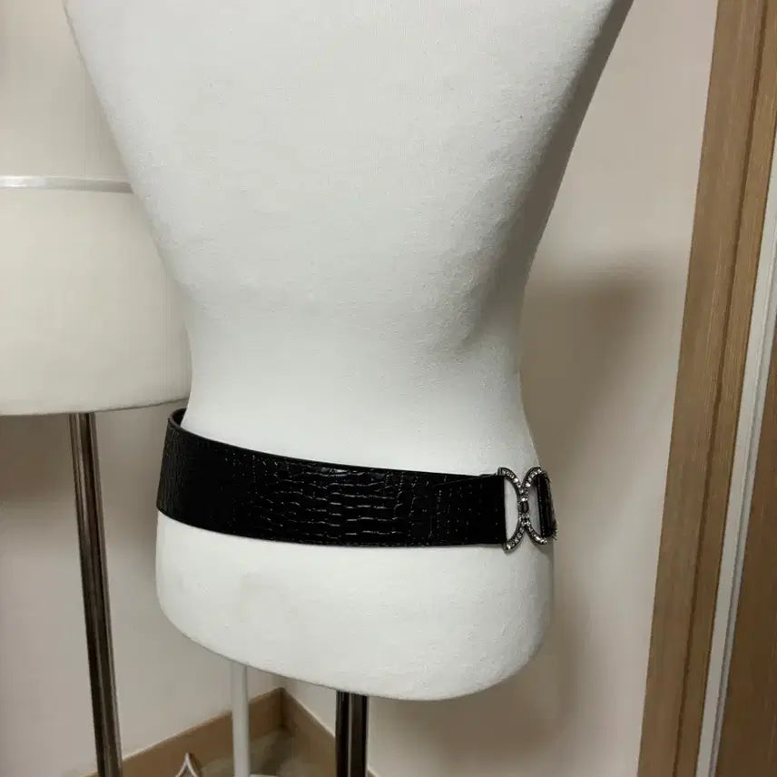 [SOLD OUT] Y2K 큐빅 블랙 와이드벨트