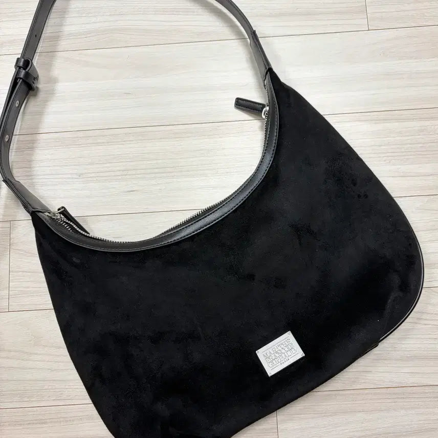 [BUNJANG] Marithe Francois Girbaud Suede Shoulder Bag - Black / 마리떼프랑소와 스웨이드 숄더백 블랙