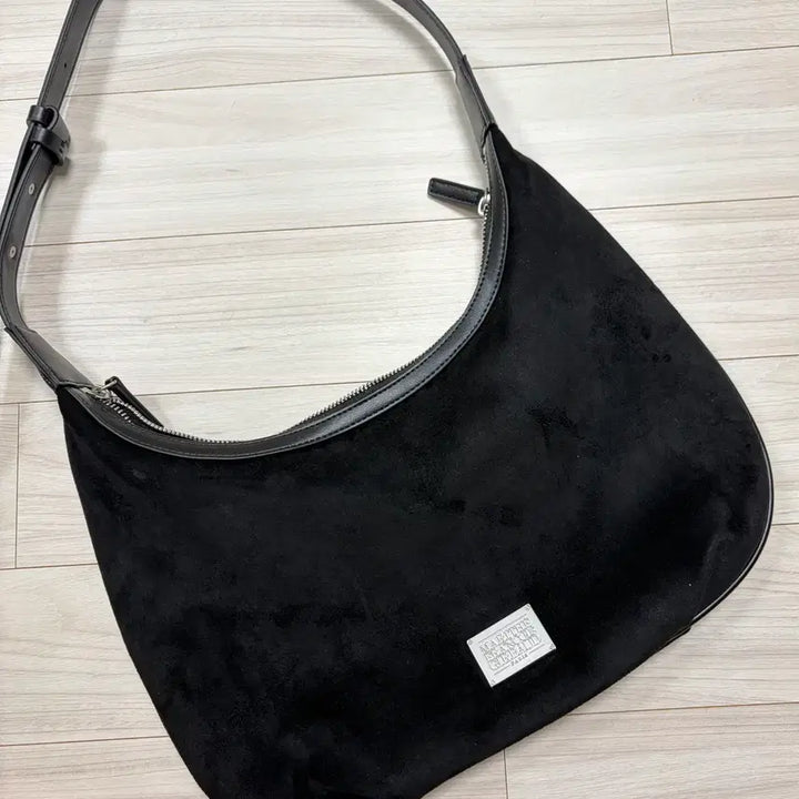 [BUNJANG] Marithe Francois Girbaud Suede Shoulder Bag - Black / 마리떼프랑소와 스웨이드 숄더백 블랙