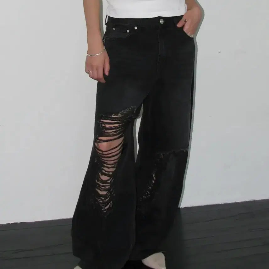 [BUNJANG] Millowoman Curved Damage Wide Jeans / 밀로우먼 커브드 데미지 와이드 진
