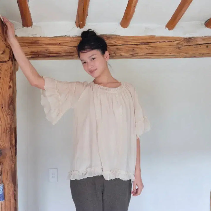 [SOLD OUT] 온무드 MORI CHIFFON LACE BLOUSE - CREAM