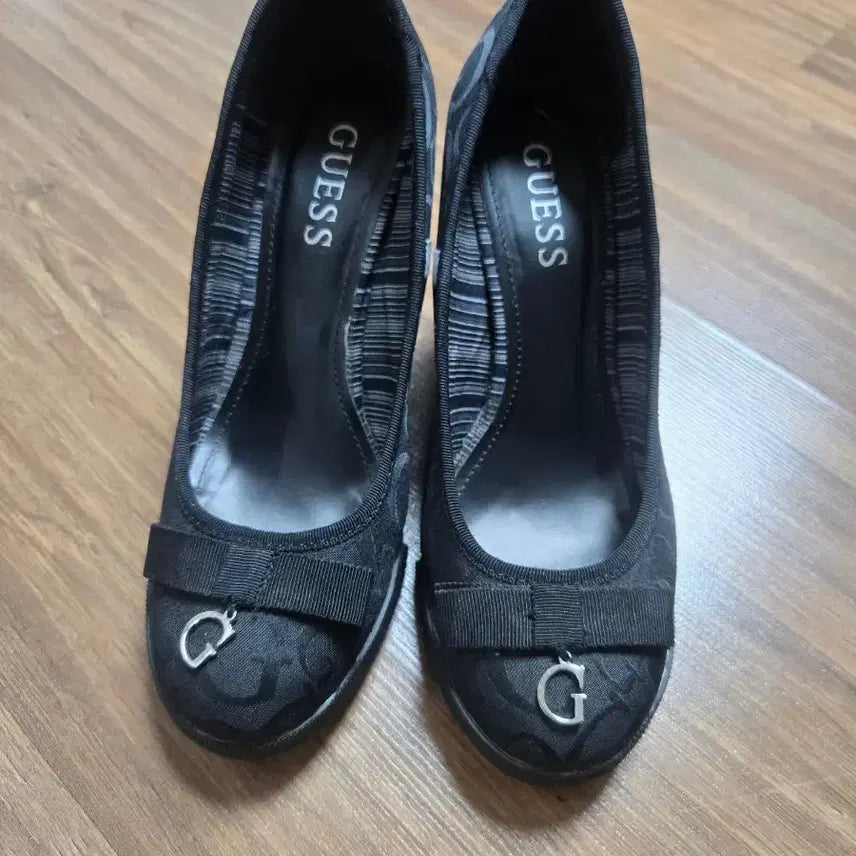 [BUNJANG] Guess Black Wedge Heel Shoes / 빈티지 게스 블랙 웨지힐 구두 225 [정품 새상품]