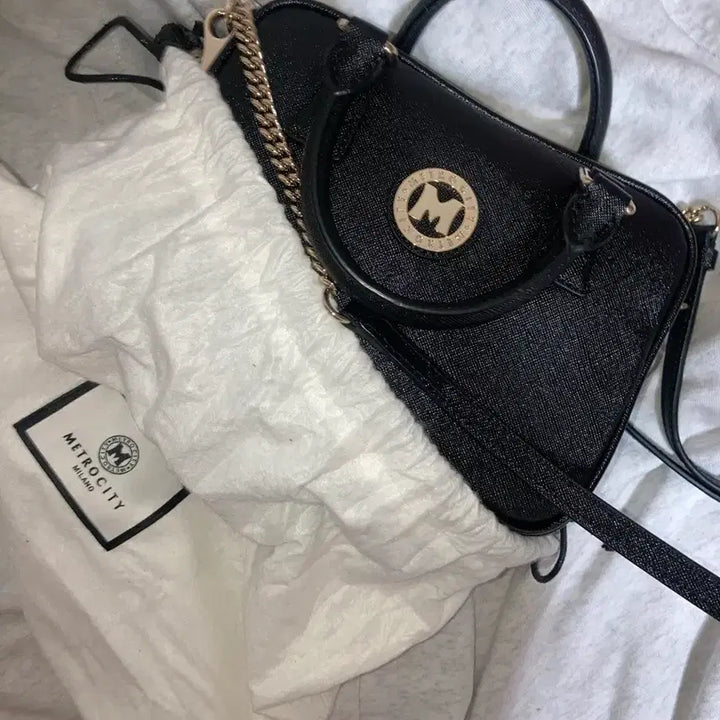 [BUNJANG] Metrocity Black Crossbody/Tote Bag / 정가 49만) 메트로시티 블랙 크로스백 겸 토트백 카메라백(풀박스)