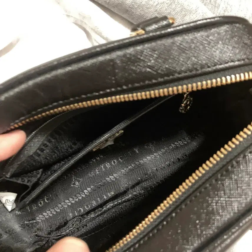 [BUNJANG] Metrocity Black Crossbody/Tote Bag / 정가 49만) 메트로시티 블랙 크로스백 겸 토트백 카메라백(풀박스)