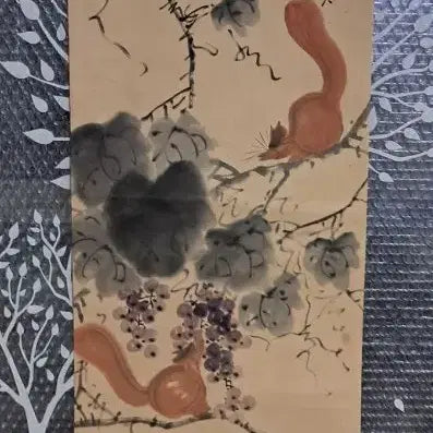 [BUNJANG] Korean Traditional Painting: Squirrel and Grapes / 동양화 다람쥐 포도 그림