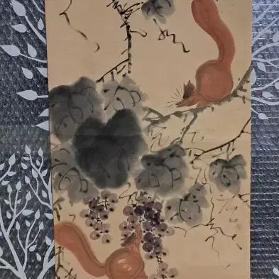 [BUNJANG] Korean Traditional Painting: Squirrel and Grapes / 동양화 다람쥐 포도 그림