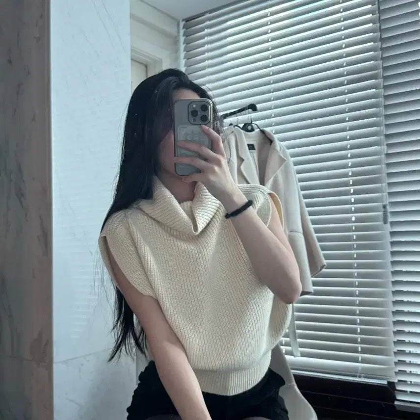 [BUNJANG] Turtleneck Knit Vest - Ivory / [새상품] 터틀넥 니트 조끼 아이보리 베스트 민소매