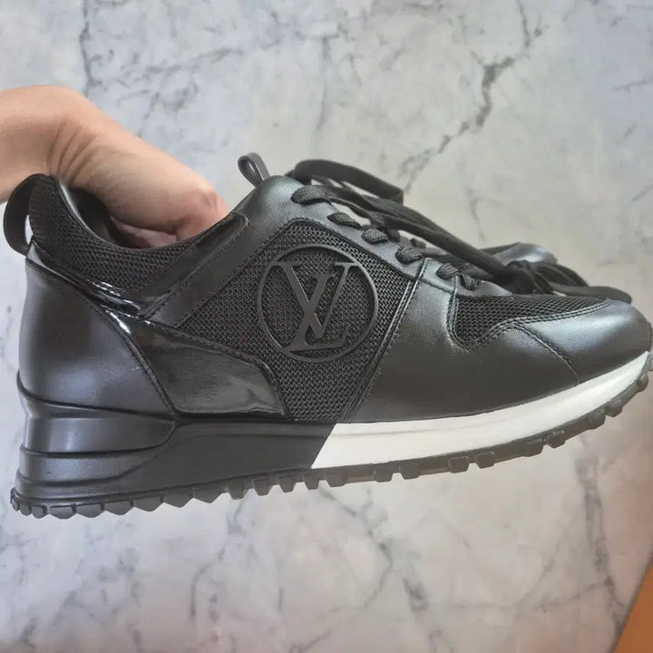 [BUNJANG] Louis Vuitton Run Away Sneakers 36 / 루이비통 런어웨이 스니커즈 36