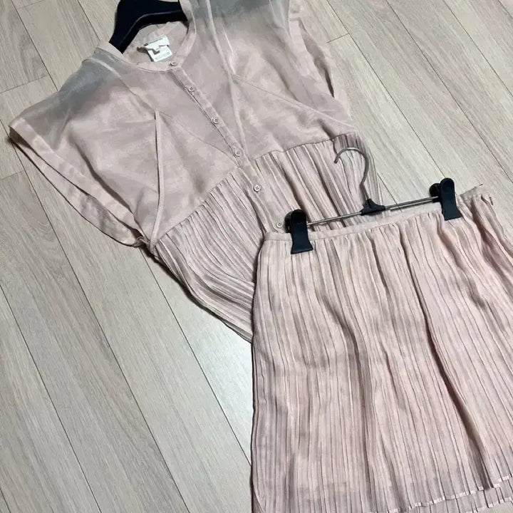 [BUNJANG] Vanessa Bruno Athé Chiffon Pleats Two-Piece Blouse and Mini Skirt Set Pink Beige / 바네사브루노아떼 쉬폰 플리츠 투피스 블라우스미니스커트셋업세트치마핑크베이지