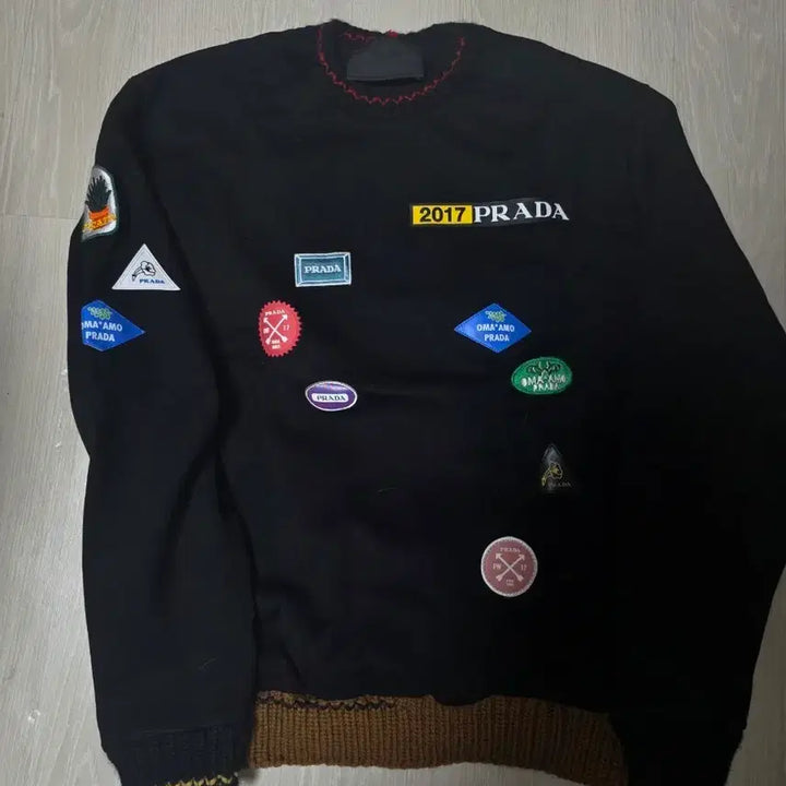 [BUNJANG] Prada 2017 Patch Knit Point Sweatshirt / 프라다2017패치 니트포인트폴리 맨투맨