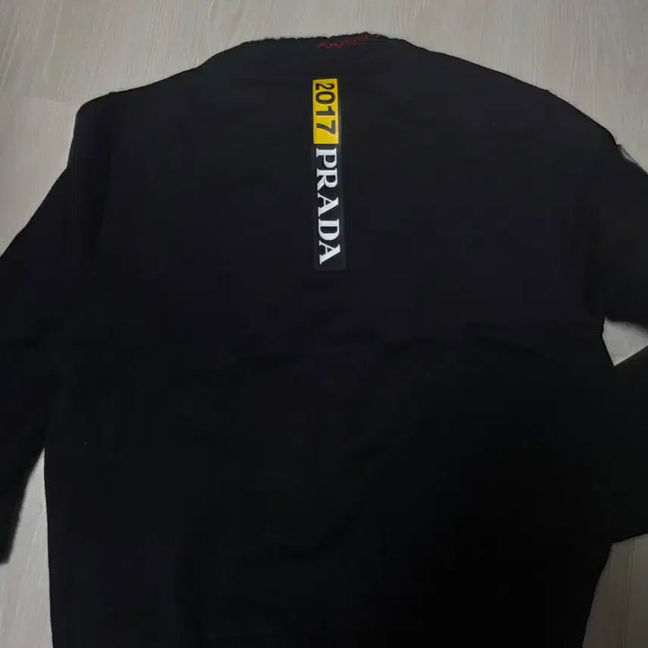 [BUNJANG] Prada 2017 Patch Knit Point Sweatshirt / 프라다2017패치 니트포인트폴리 맨투맨