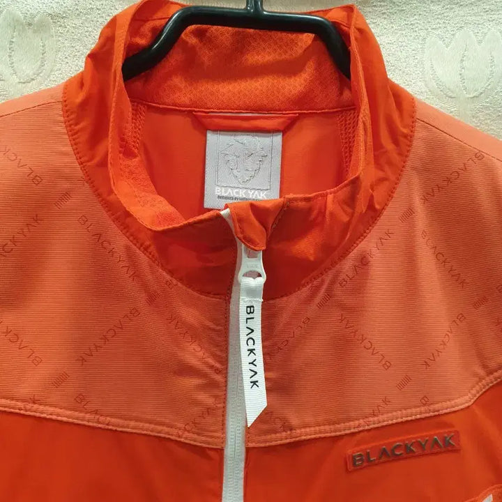 [BUNJANG] Blackyak Orange Windbreaker Vest Slim Fit Size 100 / 거의새거) 블랙야크 오렌지 바람막이 조끼 95~100