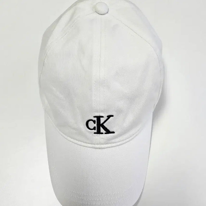 [BUNJANG] Calvin Klein Jeans White Ball Cap / 캘빈클라인 진스 화이트 볼캡 OS