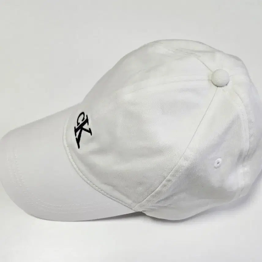 [BUNJANG] Calvin Klein Jeans White Ball Cap / 캘빈클라인 진스 화이트 볼캡 OS