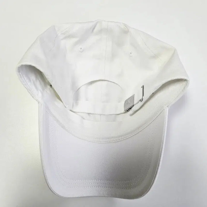 [BUNJANG] Calvin Klein Jeans White Ball Cap / 캘빈클라인 진스 화이트 볼캡 OS