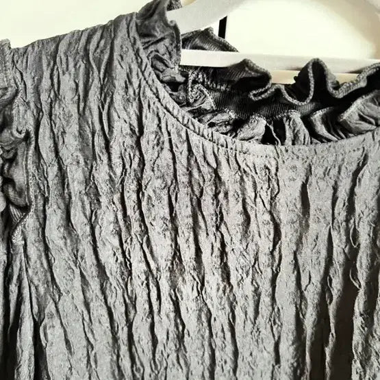 [BUNJANG] Black Shirring Blouse / 블랙 셔링 블라우스 주름 프리사이즈