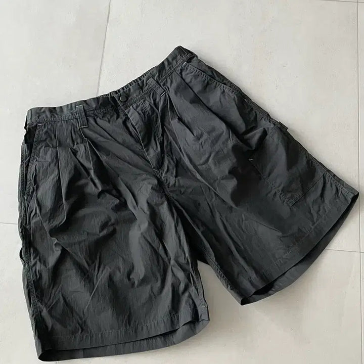 [SOLD OUT] 모이프 오버 워크 반바지 2