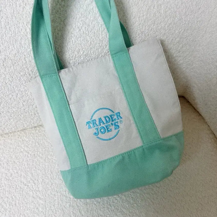 [SOLD OUT] 민트덕후 한정판 트레이더조 민트 미니 에코백 +  라부부 나랑놀자 민트