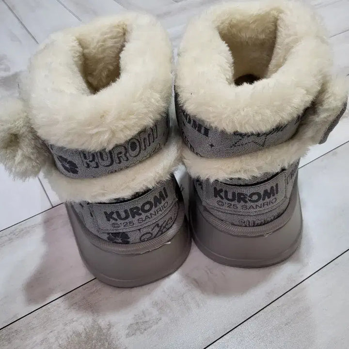 [BUNJANG] Sanrio Kuromi Fur UGG Boots / 산리오 쿠로미 털어그부츠 (새상품)