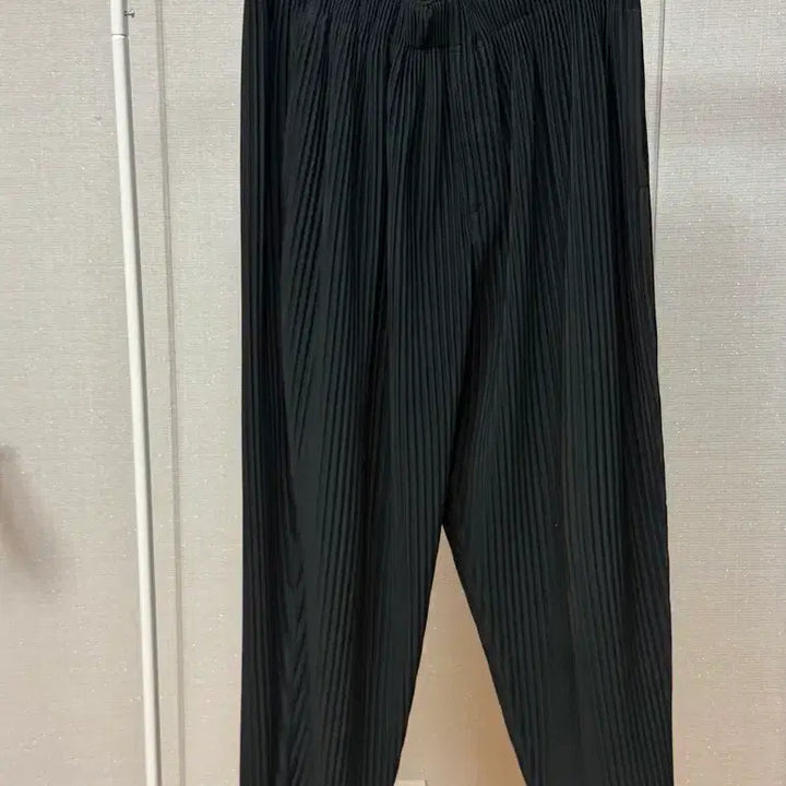 [BUNJANG] Homme Plissé Basic Straight Pants Black / 옴므플리세 베이직 스트레이트 팬츠 블랙 1