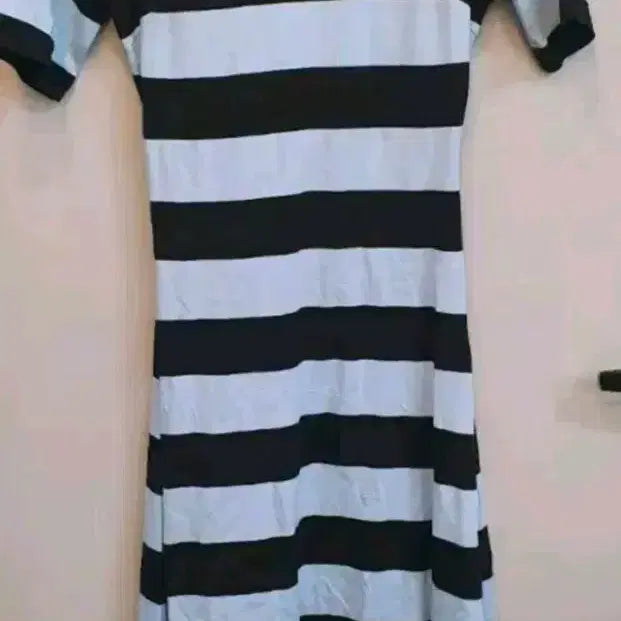 [BUNJANG] Lacoste Striped Short-Sleeve Midi Dress Size S / 라코스테 스트라이프 반팔 미디 원피스 S사이즈입니다. 시원해보이는 스트라