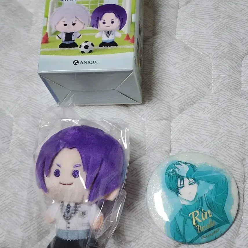 [BUNJANG] Blue Lock Itoshi Rin School Uniform Nui Plush &amp; Badge Set / 블루록 키노코스 미니 레오 교복 누이 인형 이토시 린 뱃지