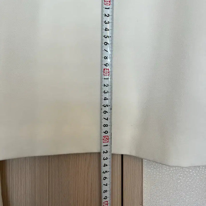 [SOLD OUT] 프리싸이즈 퍼프 숄더 화이트 더블 버튼 크롭 자켓