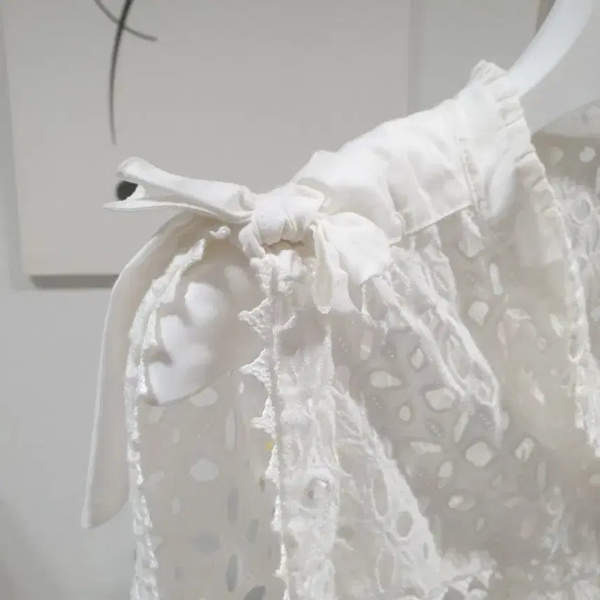[BUNJANG] Mine Sleeveless Top / 마인 여성 상의