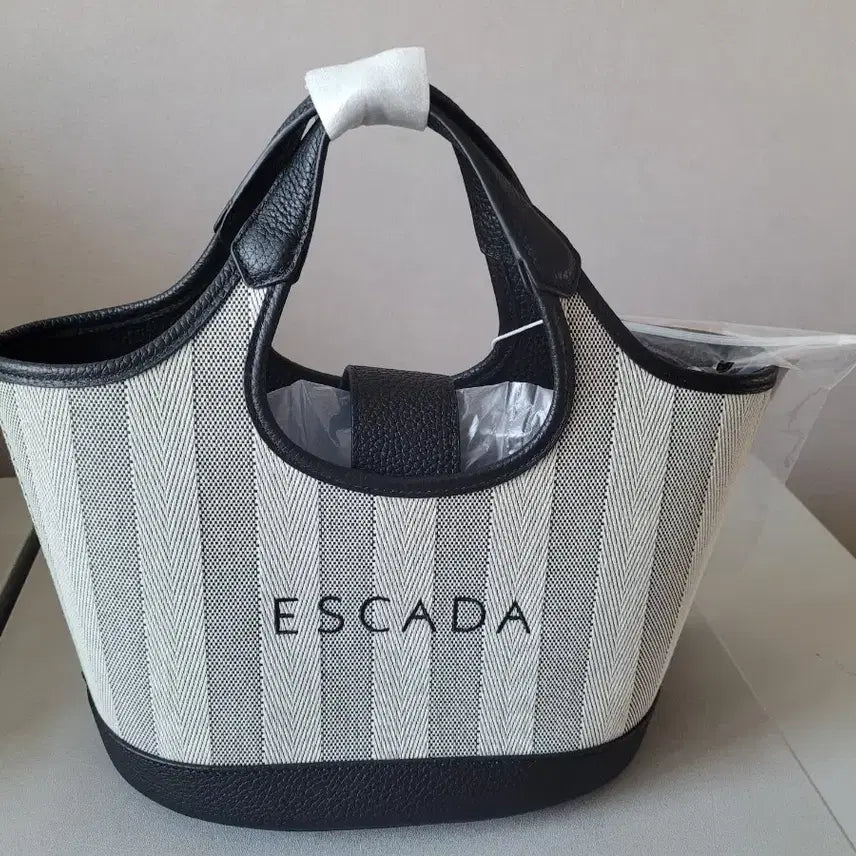 [BUNJANG] Escada 26SS Tote Bag with Petite Scarf / (새상품)에스까다 26SS토드백+쁘띠스카프
